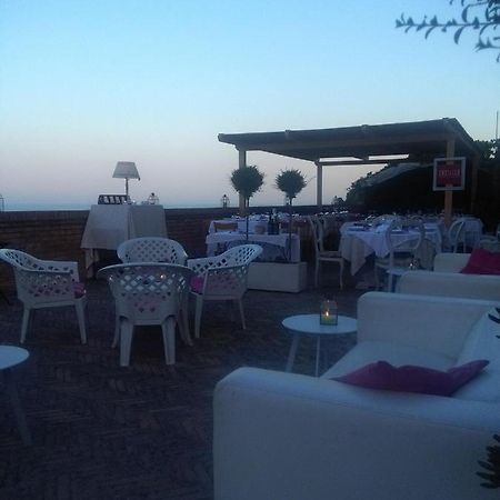 Castello - Solo Pernotto Otel Cupra Marittima Dış mekan fotoğraf